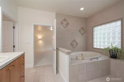 Bath - 102 Sunset Pl, Sequim, WA 98382 photo 4 of 5