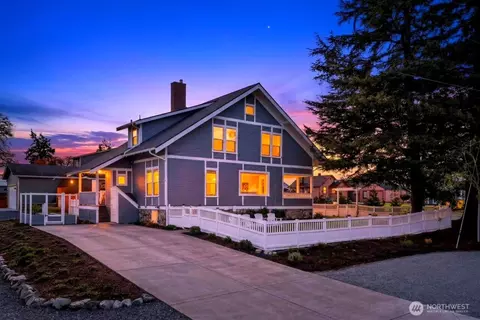 2120 12th St, Anacortes, WA 98221