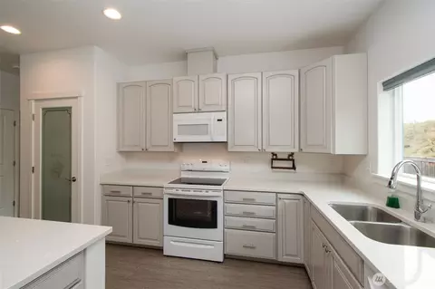 Kitchen - 30 Nimbus Ln, Sequim, WA 98382 photo 3 of 6