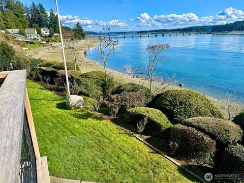 8806 Warren Dr NW, Gig Harbor, WA 98335