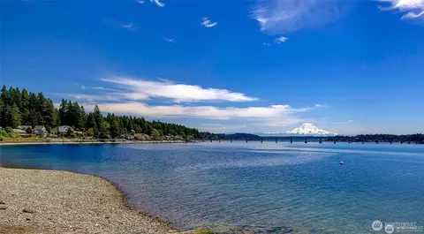 8806 Warren Dr NW, Gig Harbor, WA 98335