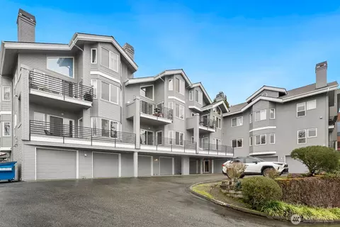 6100 NE 181st St #7, Kenmore, WA 98028