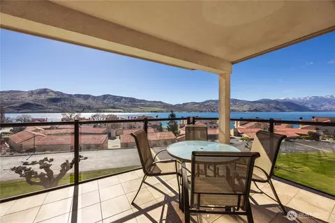 100 Lake Chelan Shores Dr #18-8, Chelan, WA 98816