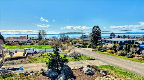 610 Highland Dr, Point Roberts, WA 98281