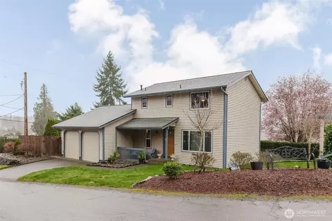 401 Pennie Ln, Bremerton, WA 98310