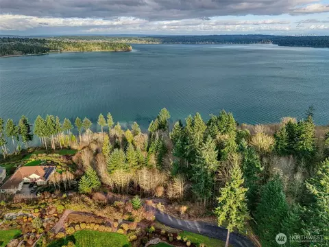 2401 NE Solar View Ct, Poulsbo, WA 98345