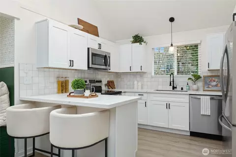 Kitchen - 19922 3rd Dr SE, Bothell, WA 98012 photo 1 of 2