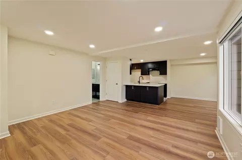 Living - 2902 13th St #3B, Everett, WA 98201 photo 2 of 5