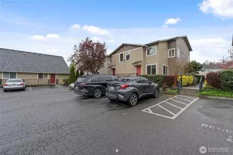 2902 13th St #3B, Everett, WA 98201