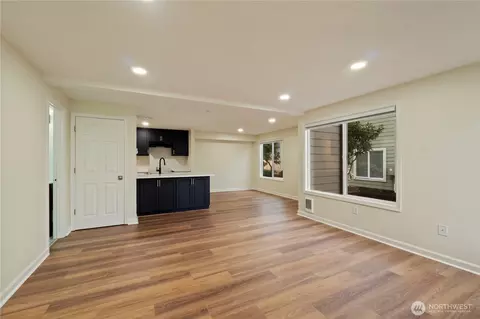 Living - 2902 13th St #3B, Everett, WA 98201 photo 1 of 5
