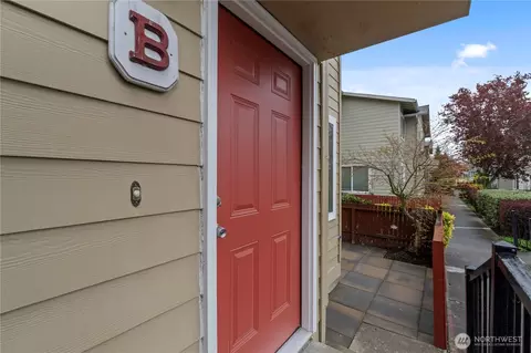 Entry Way - 2902 13th St #3B, Everett, WA 98201 photo 1 of 2