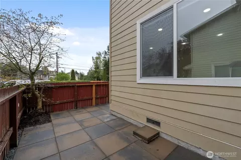 Exterior - 2902 13th St #3B, Everett, WA 98201 photo 3 of 4