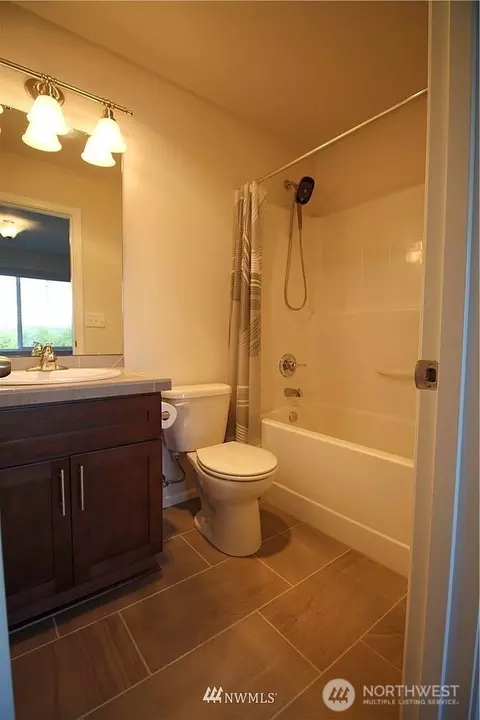 Bath - 3310 31st Dr, Everett, WA 98201 photo 1 of 3