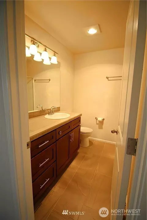 Bath - 3310 31st Dr, Everett, WA 98201 photo 2 of 3