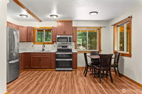 Kitchen - 15 Howerton Rd, Twisp, WA 98856 photo 1 of 2