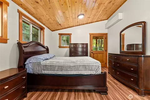 Bedroom - 15 Howerton Rd, Twisp, WA 98856 photo 2 of 9