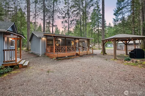 21 N Buckhorn Ct, Hoodsport, WA 98548