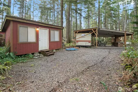 31 N Brook Ln, Hoodsport, WA 98548