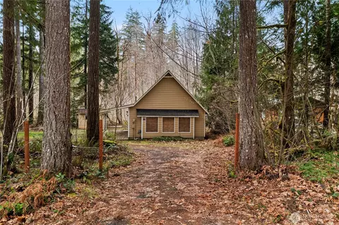 380 N Duckabush Dr E, Hoodsport, WA 98548