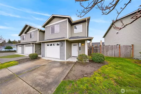 80 NE Melrose Dr, Oak Harbor, WA 98277