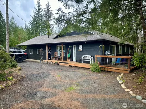 970 N Colony Surf Dr, Lilliwaup, WA 98555