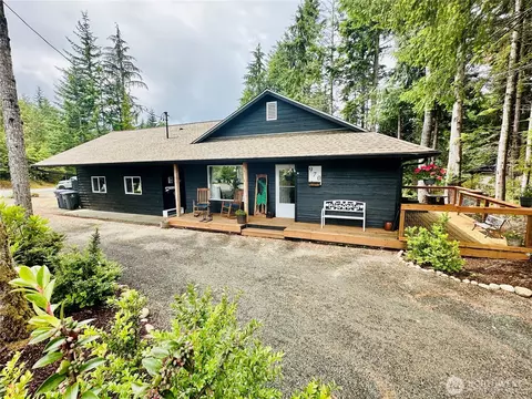 970 N Colony Surf Dr, Lilliwaup, WA 98555