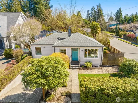 9102 12th Ave NE, Seattle, WA 98115