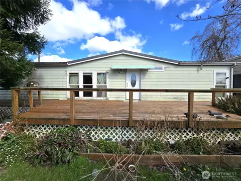 520 N 3rd St, Elma, WA 98541