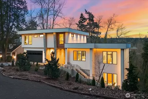 3806 95th Ave NE, Yarrow Point, WA 98004