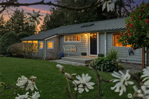 9420 NEric Ave, Bainbridge Island, WA 98110
