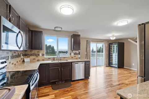 Kitchen - 140 Garrett Loop, Chehalis, WA 98532 photo 3 of 3