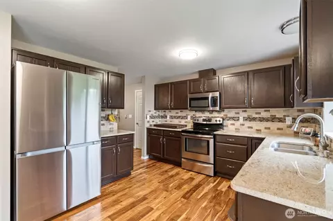 Kitchen - 140 Garrett Loop, Chehalis, WA 98532 photo 1 of 3