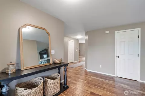 Entry Way - 140 Garrett Loop, Chehalis, WA 98532 photo 1 of 3