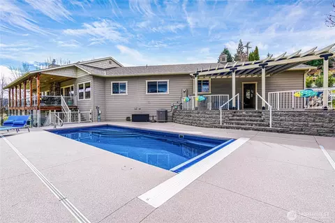 Exterior - 720 Loop Ave, Manson, WA 98831 photo 5 of 6