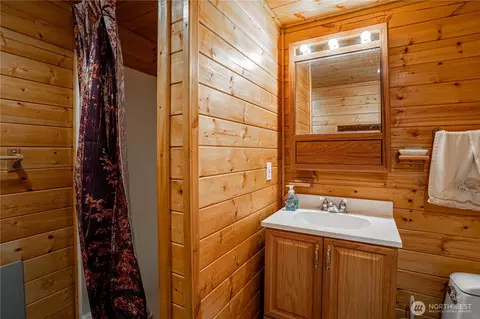 Bath - 720 Loop Ave, Manson, WA 98831 photo 5 of 5