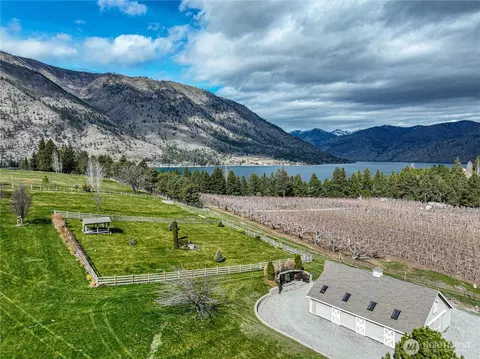 Exterior - 720 Loop Ave, Manson, WA 98831 photo 4 of 6