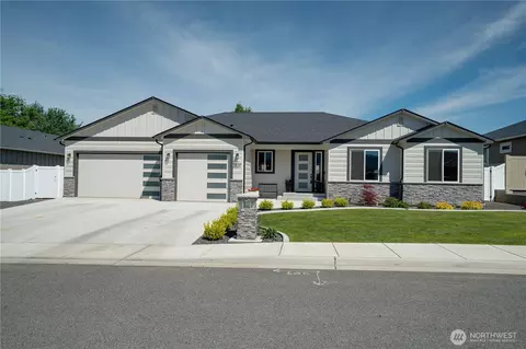 2637 Patriot Way SE, East Wenatchee, WA 98802