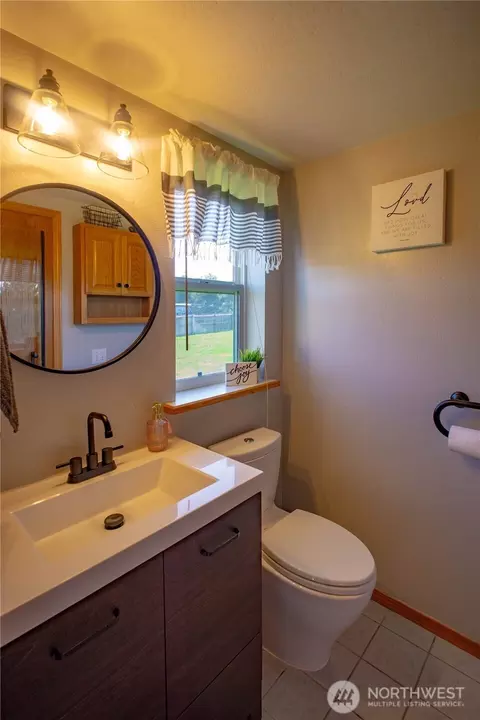 Bath - 787 N Kendall Rd, Sequim, WA 98382 photo 3 of 4