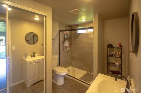 Bath - 787 N Kendall Rd, Sequim, WA 98382 photo 4 of 4