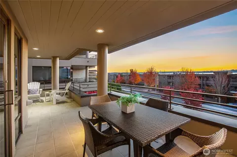 735 1st St S #103, Kirkland, WA 98033