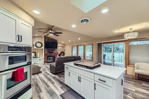 Kitchen - 15413 34th Ave SE, Mill Creek, WA 98012 photo 4 of 5
