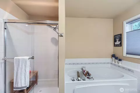 Bath - 15413 34th Ave SE, Mill Creek, WA 98012 photo 3 of 4