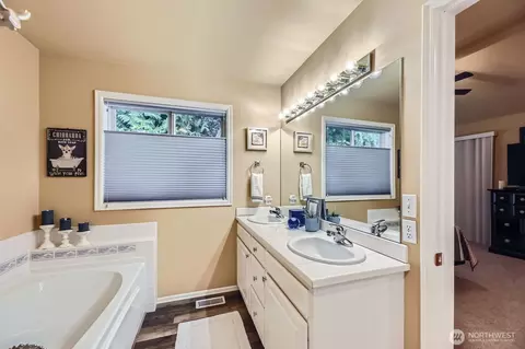 Bath - 15413 34th Ave SE, Mill Creek, WA 98012 photo 2 of 4