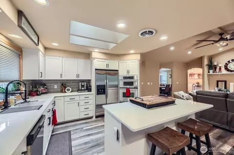 Kitchen - 15413 34th Ave SE, Mill Creek, WA 98012 photo 3 of 5