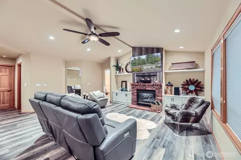 Living - 15413 34th Ave SE, Mill Creek, WA 98012 photo 2 of 4