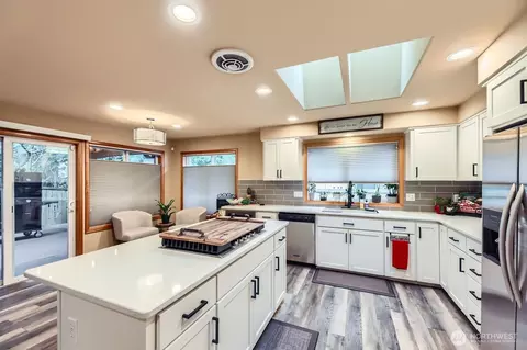 Kitchen - 15413 34th Ave SE, Mill Creek, WA 98012 photo 5 of 5
