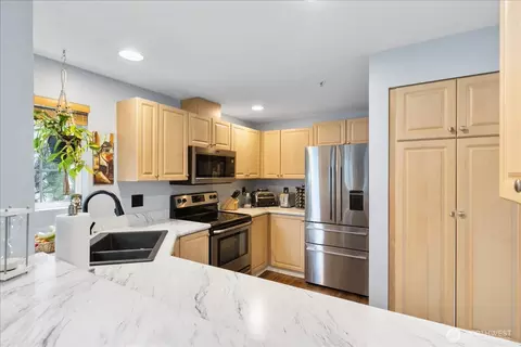 Kitchen - 12407 4th Ave W #2304, Everett, WA 98204 photo 4 of 4