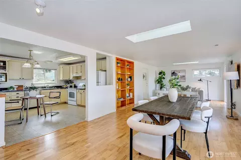 Dining - 1713 Bailey Ave, Everett, WA 98203 photo 2 of 3