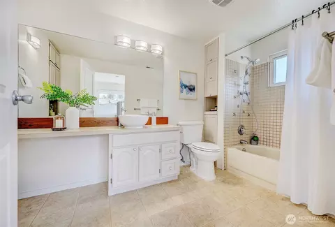 Bath - 1713 Bailey Ave, Everett, WA 98203 photo 2 of 2