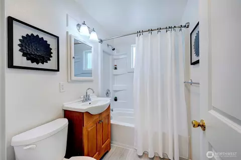 Bath - 1713 Bailey Ave, Everett, WA 98203 photo 1 of 2